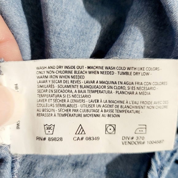 Gloria Vanderbilt Women’s Denim Chambray Button Front Tunic Shirt Top L Large - Picture 11 of 11